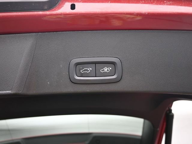 Used 2023 Volvo XC40 B5 Ultimate w/ Climate Package image 32