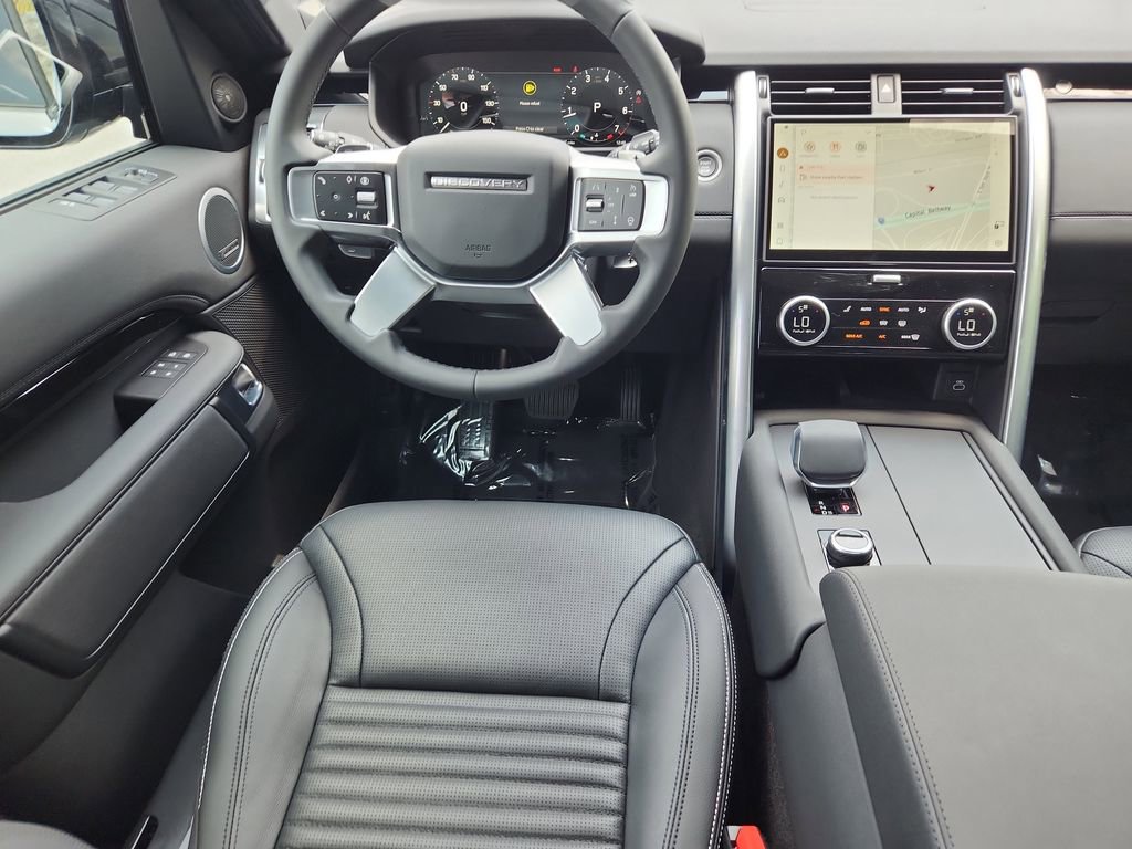Used 2025 Land Rover Discovery S AWD/4WD image 4
