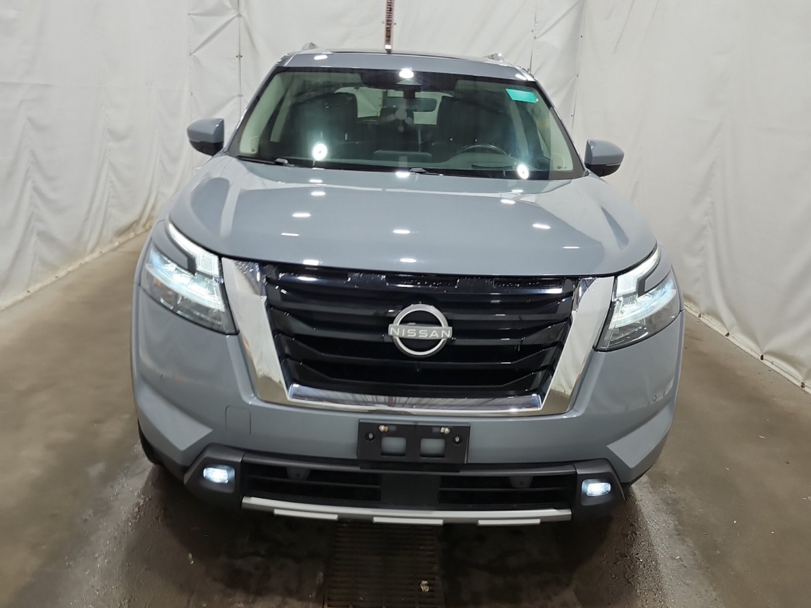 Used 2023 Nissan Pathfinder SL AWD/4WD image 7