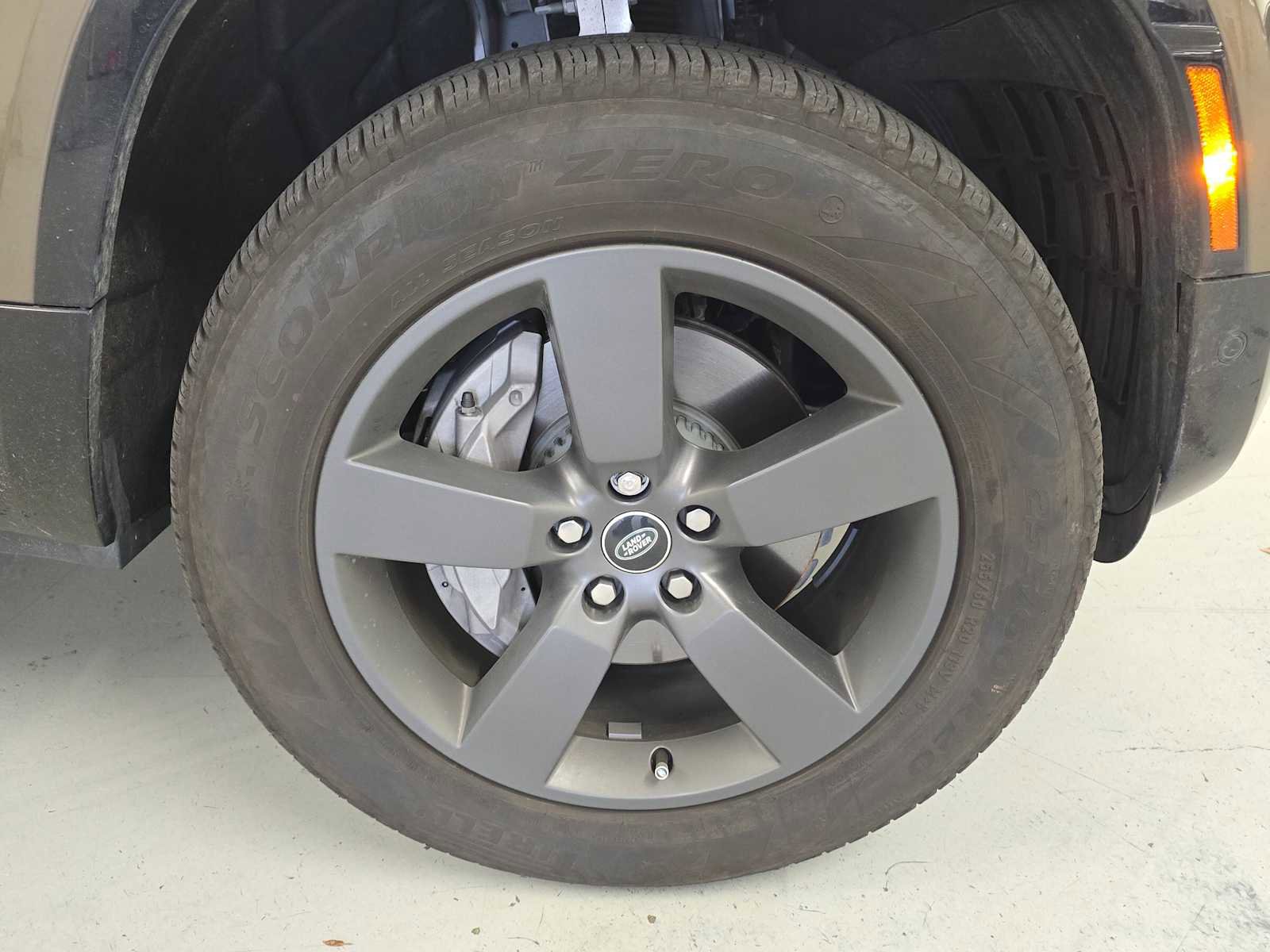 Used 2025 Land Rover Defender 110 X-Dynamic SE AWD/4WD image 9
