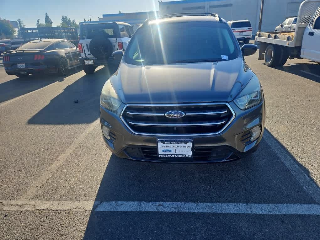 Used 2017 Ford Escape SE w/ Equipment Group 201A AWD/4WD image 2