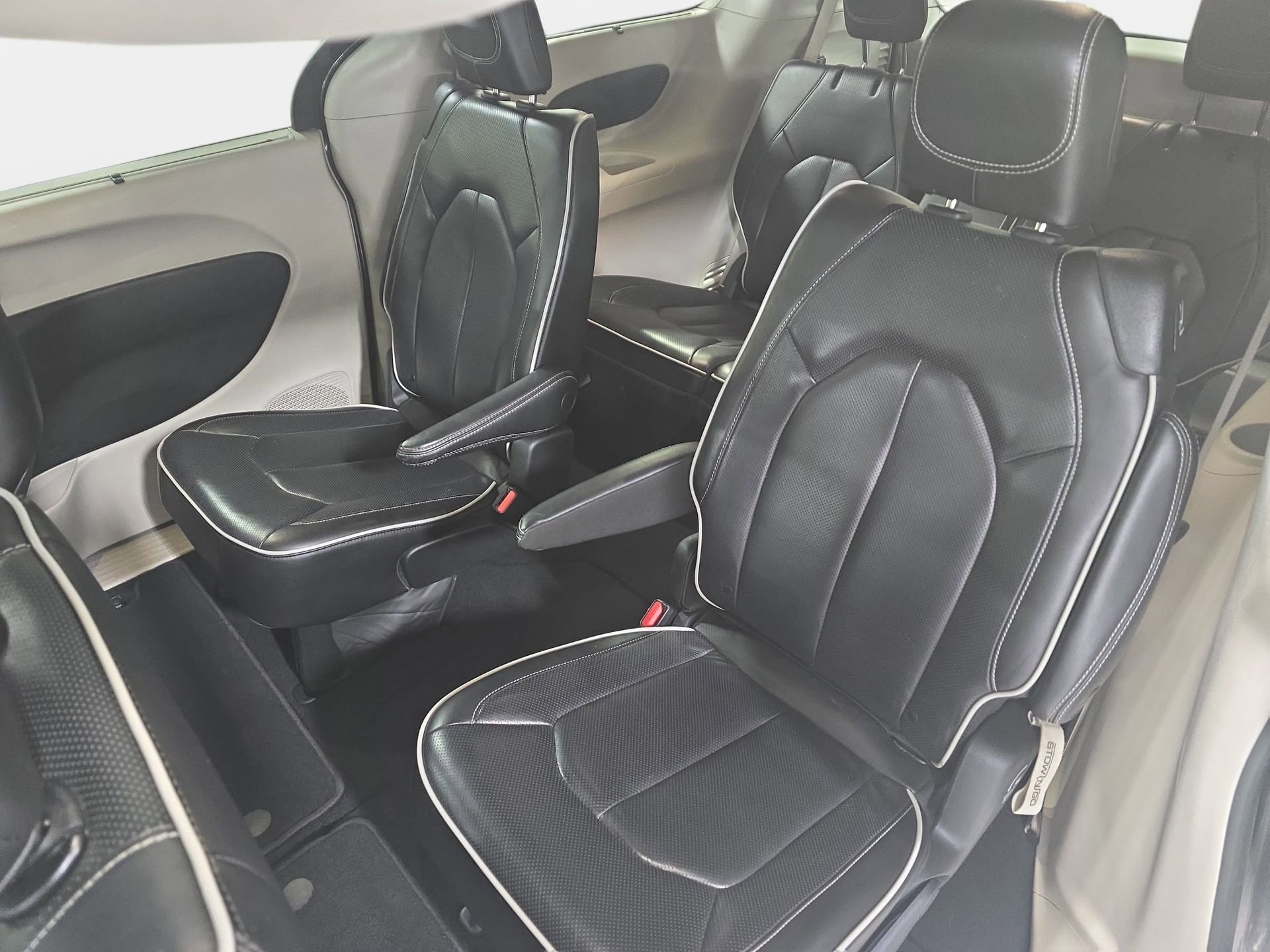 Used 2023 Chrysler Pacifica Limited image 13