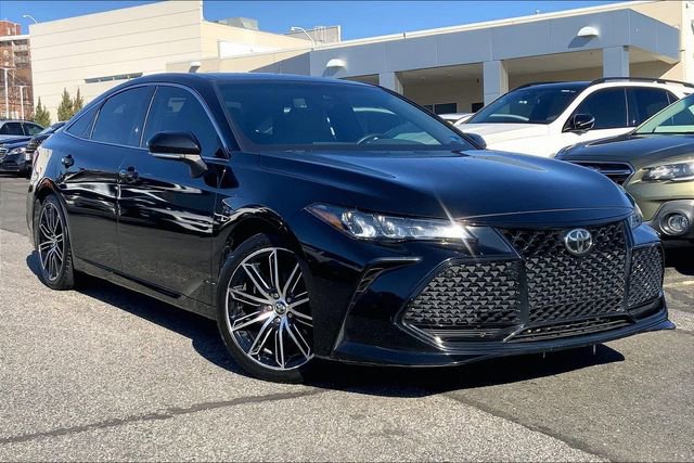 Used 2019 Toyota Avalon XSE image 1