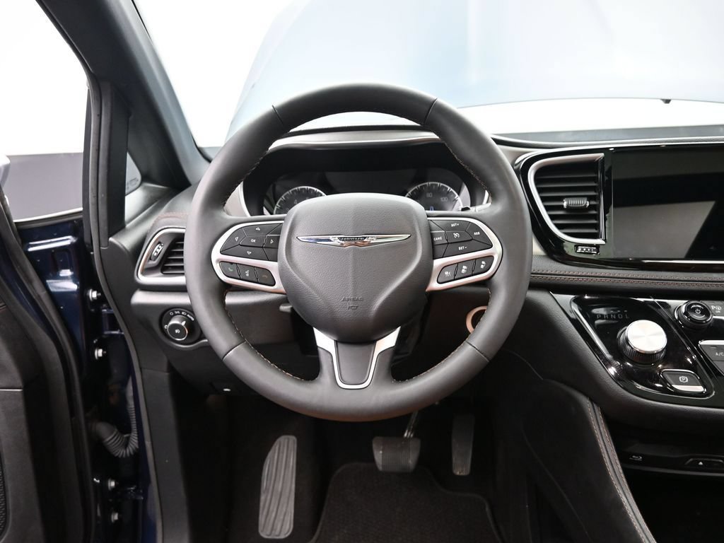 Used 2024 Chrysler Pacifica Pinnacle FWD image 26