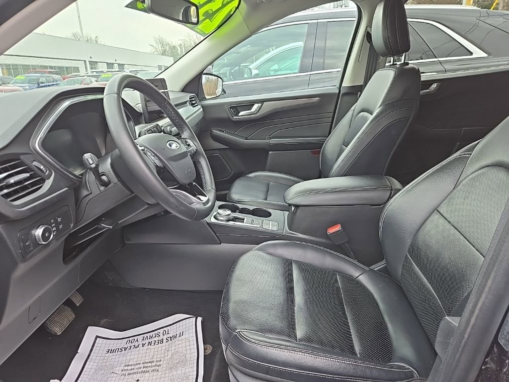 Used 2021 Ford Escape Titanium AWD/4WD image 13