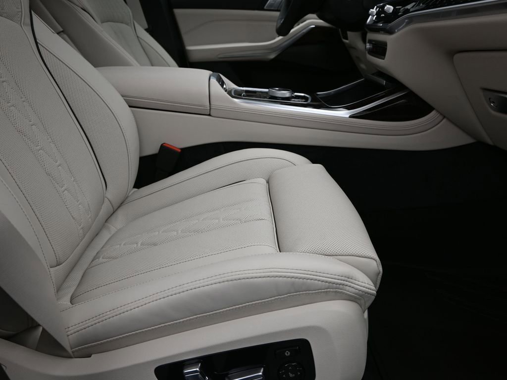 New 2026 BMW X7 M60i image 26