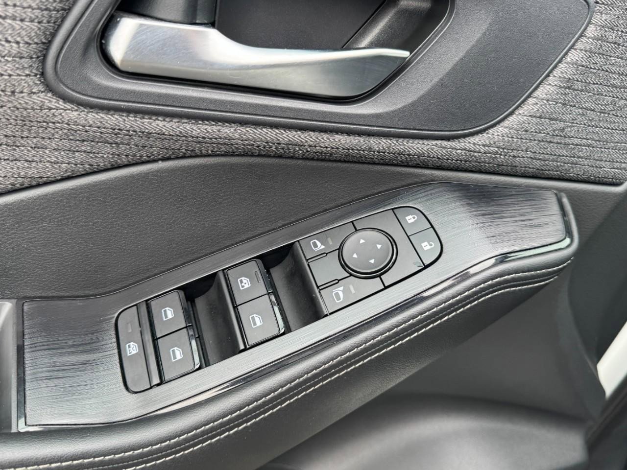 Used 2023 Nissan Rogue SV image 15