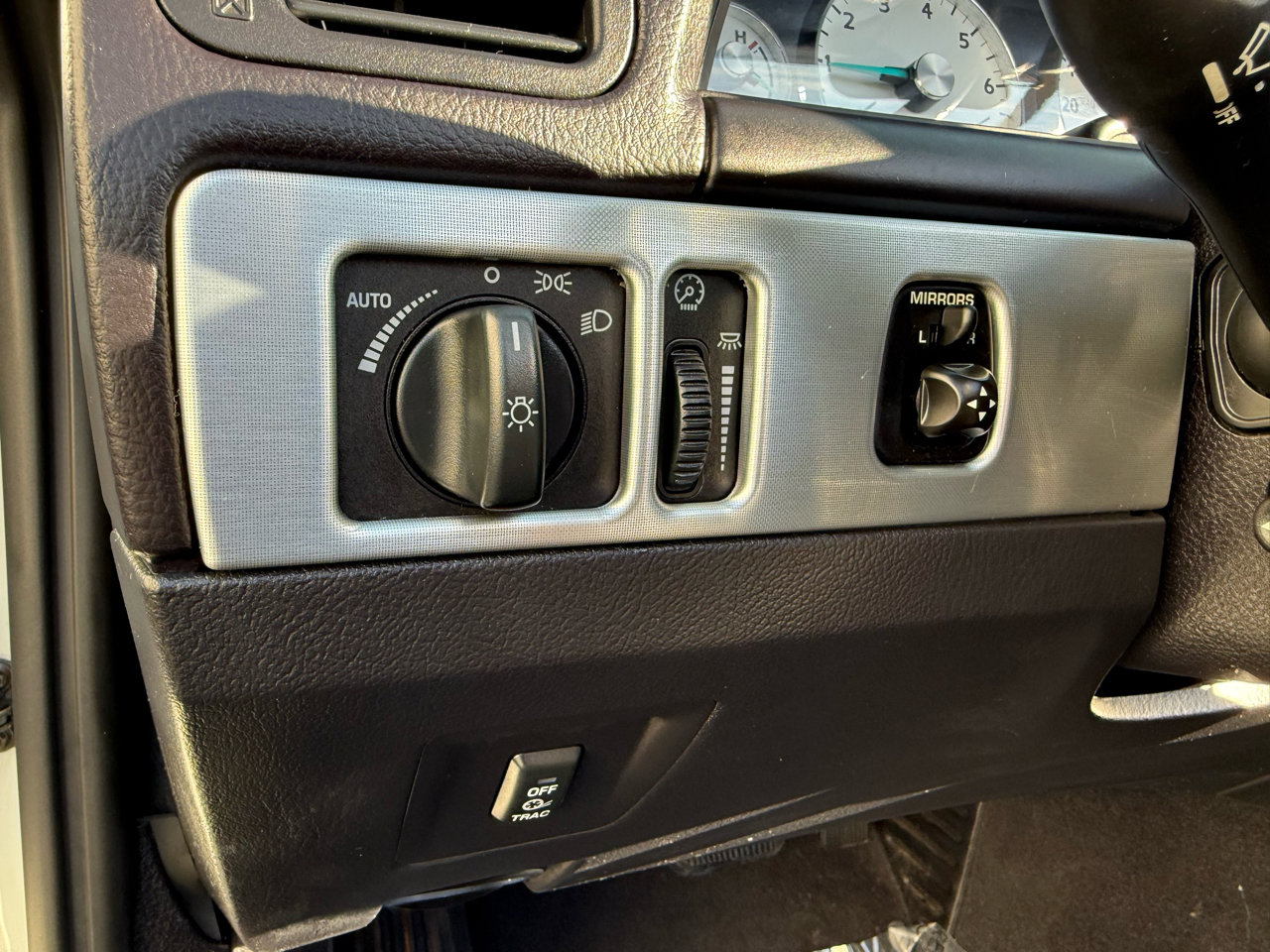 Used 2003 Ford Thunderbird image 38