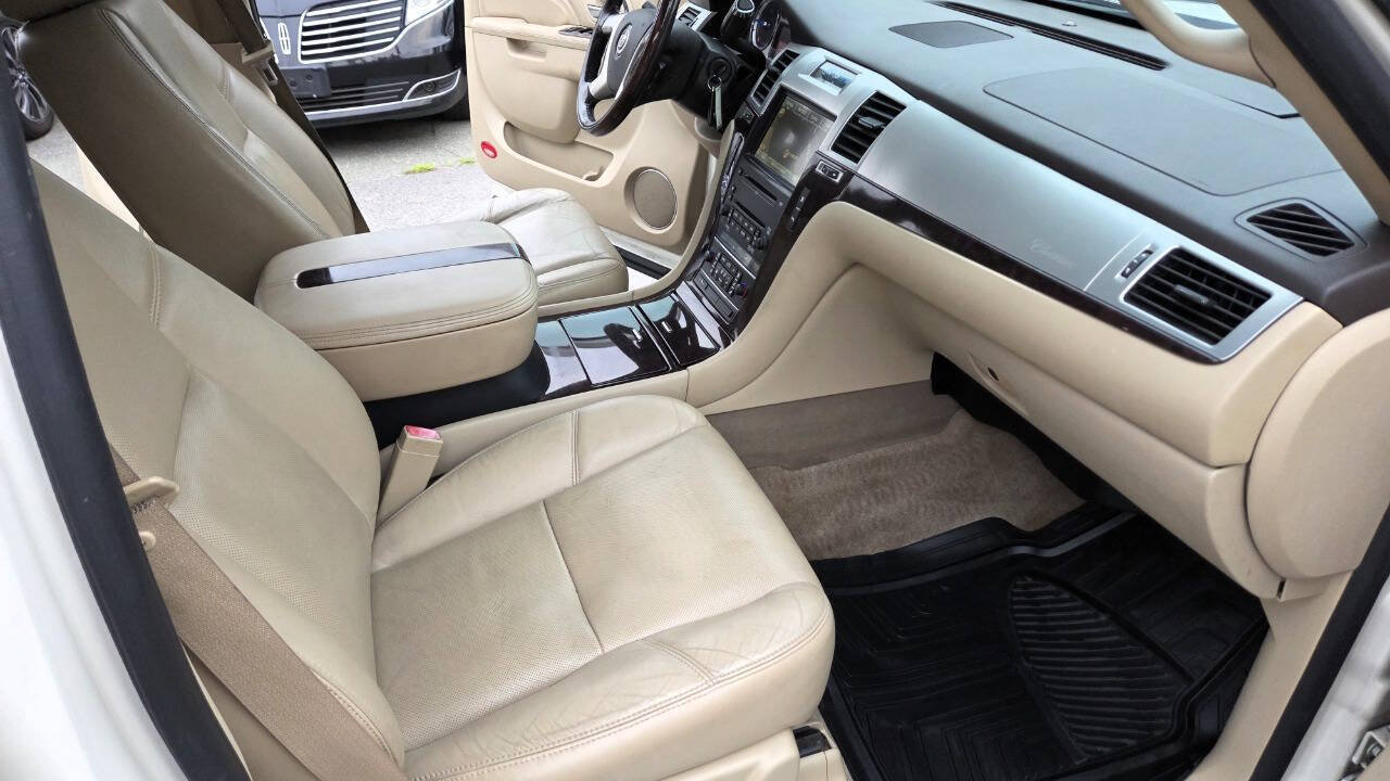 Used 2010 Cadillac Escalade ESV Luxury AWD/4WD image 45