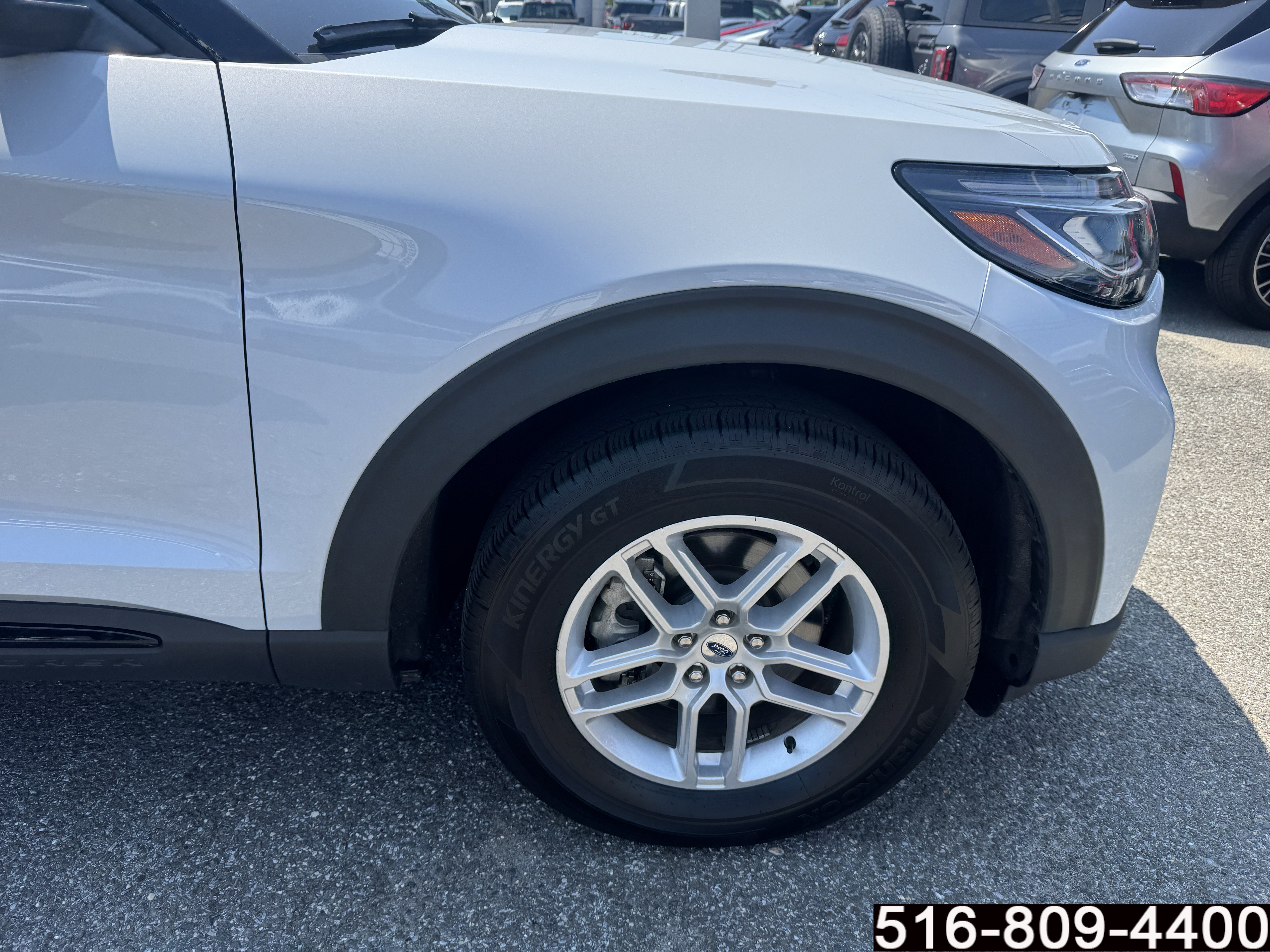 Used 2026 Ford Explorer Active AWD/4WD image 9