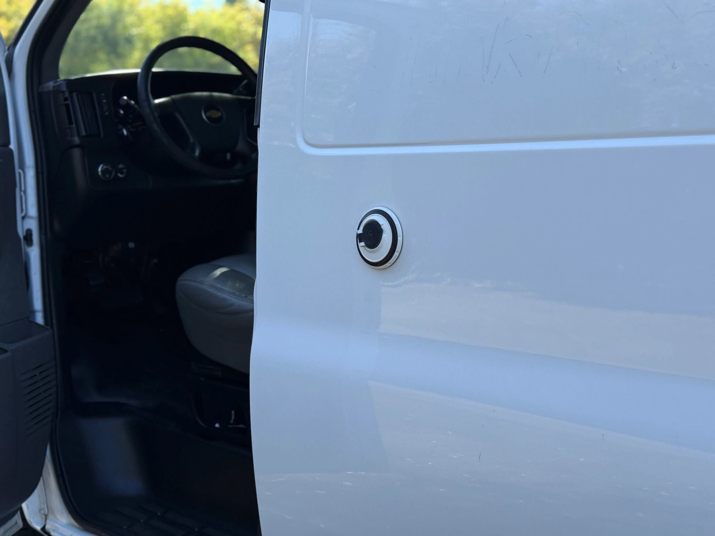 Used 2015 Chevrolet Express 2500 image 28