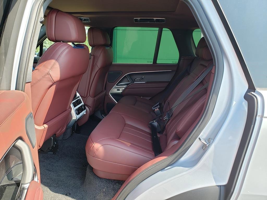 New 2025 Land Rover Range Rover SE image 11