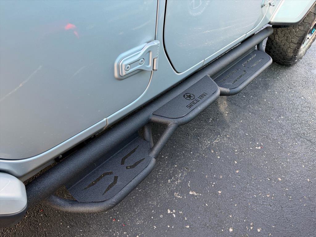 Used 2023 Jeep Wrangler Unlimited Rubicon 4xe w/ Steel Bumper Group image 7