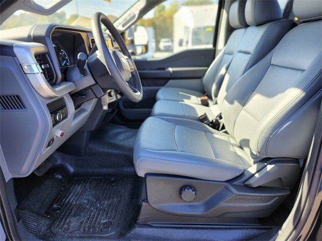 New 2025 Ford F550 4x4 Regular Cab Super Duty image 14