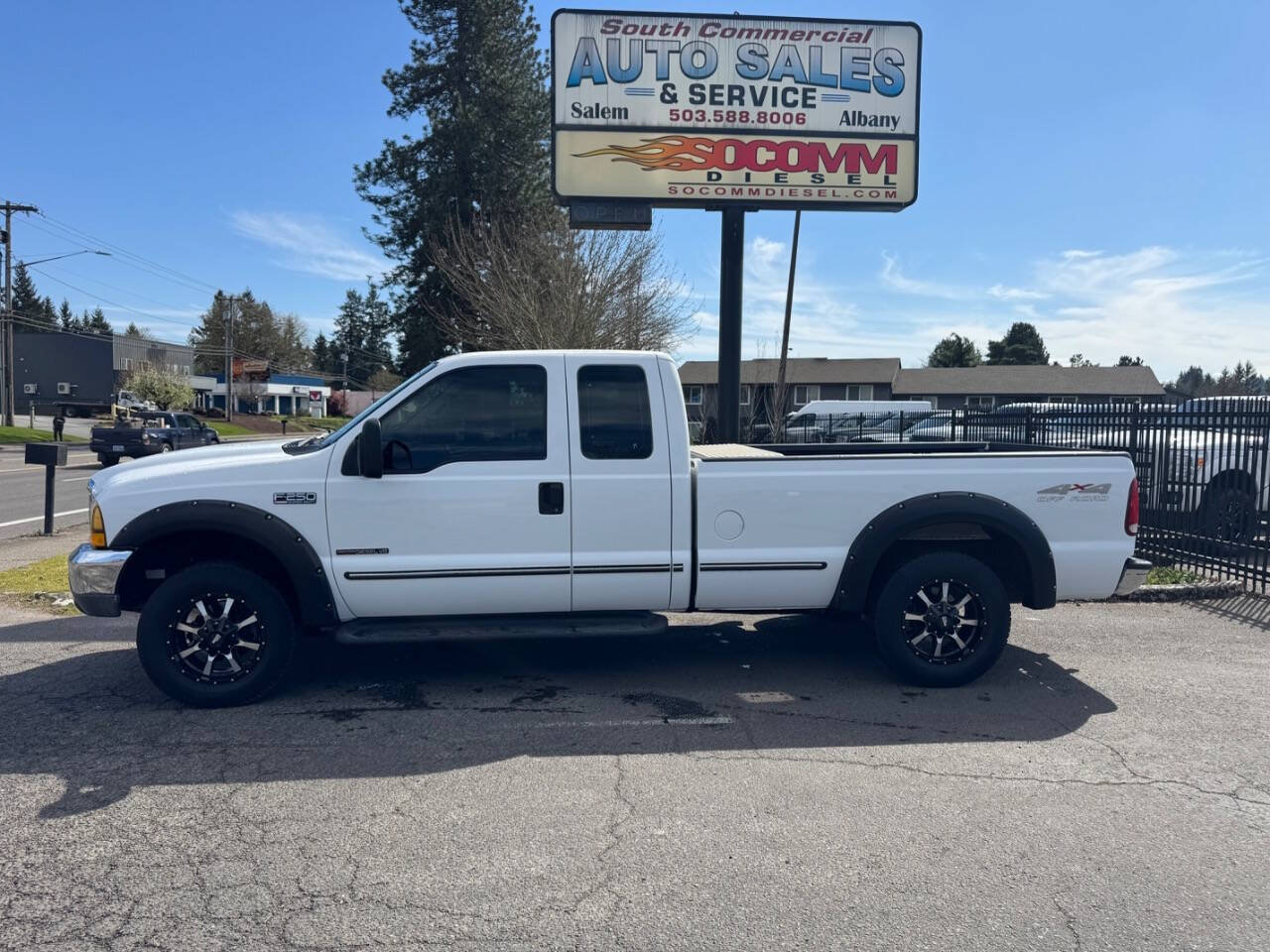 Used 1999 Ford F250 Lariat AWD/4WD image 2