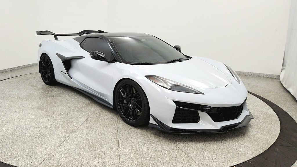 Used 2024 Chevrolet Corvette Z06 w/ Z07 Performance Package image 7