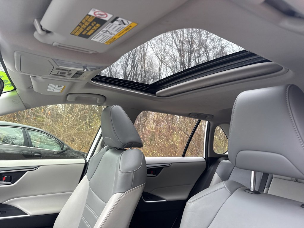 Used 2019 Toyota RAV4 XLE Premium image 17