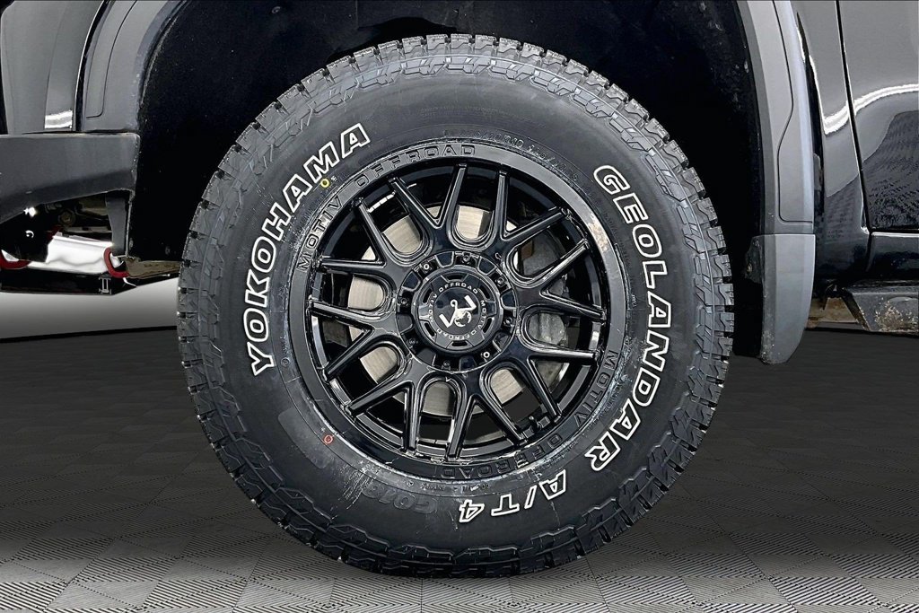 Used 2019 GMC Sierra 1500 SLE w/ X31 Off-Road Package AWD/4WD image 9