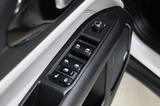 Used 2023 Jeep Compass Limited w/ Sun and Sound Group AWD/4WD image 18