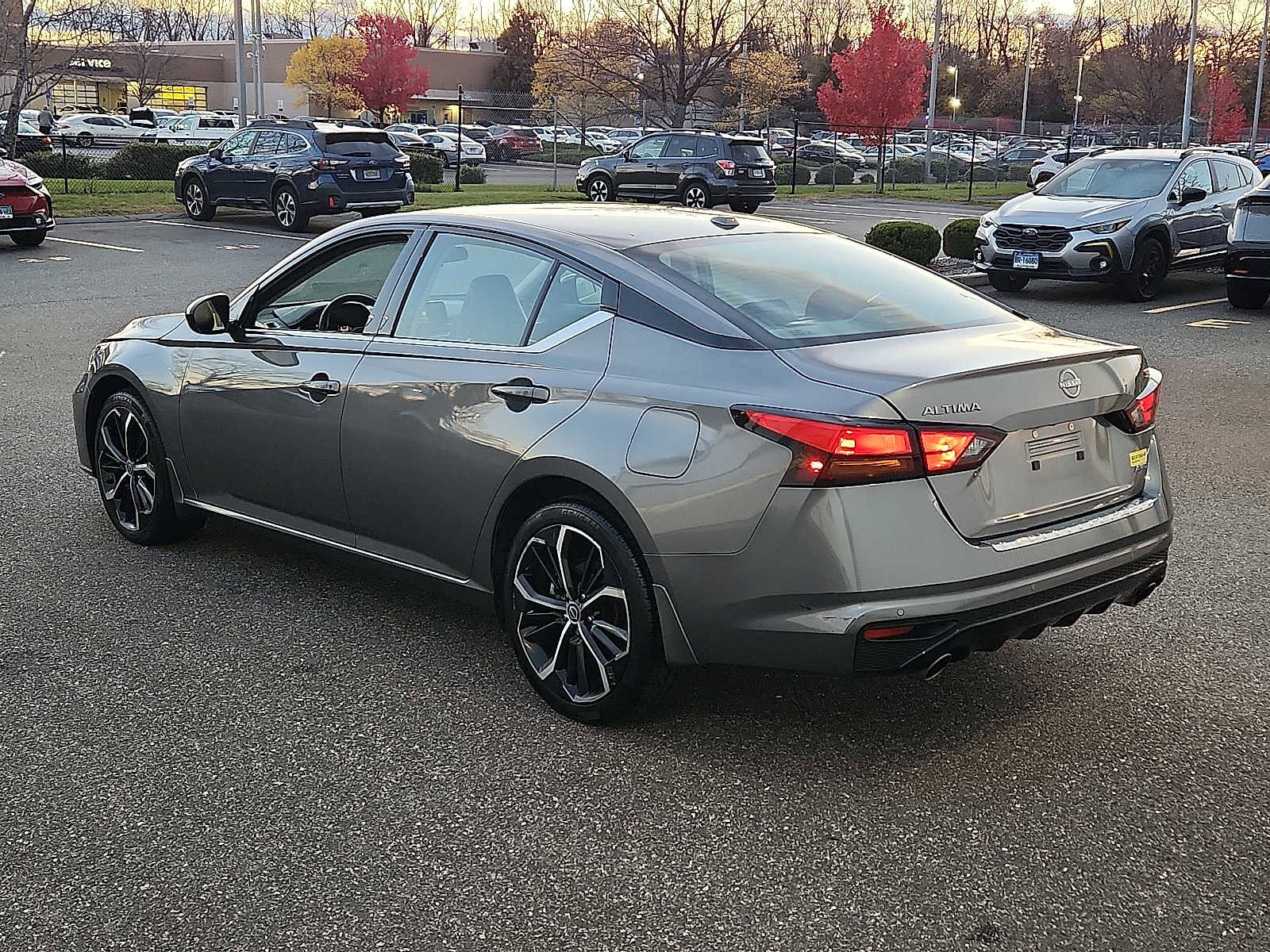 Used 2023 Nissan Altima 2.5 SR image 4