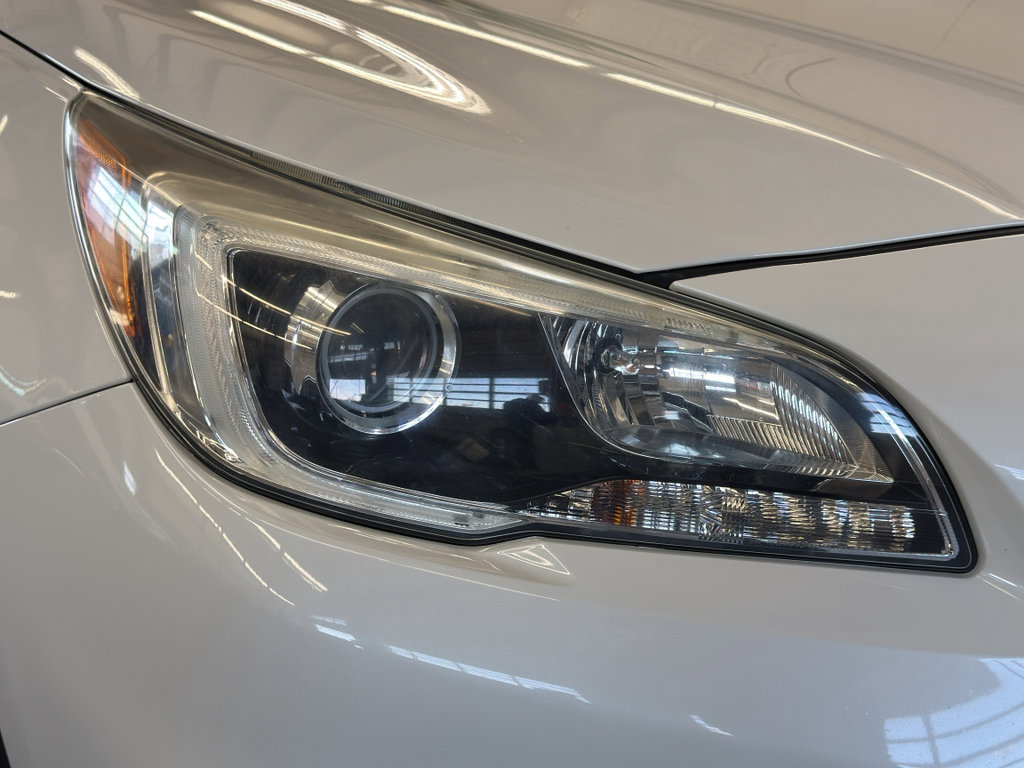 Used 2017 Subaru Outback 2.5i Limited AWD/4WD image 3