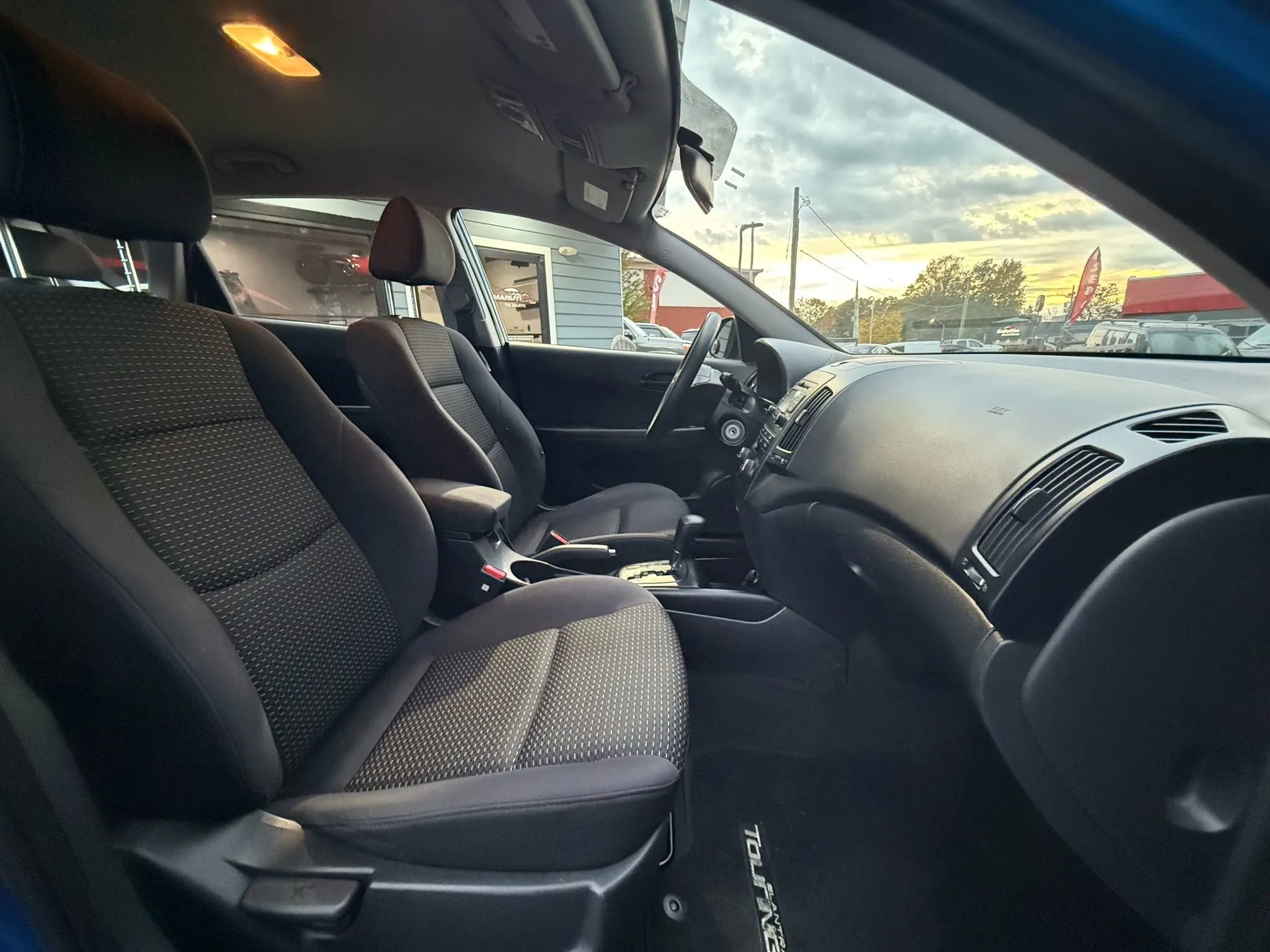 Used 2010 Hyundai Elantra GLS image 29