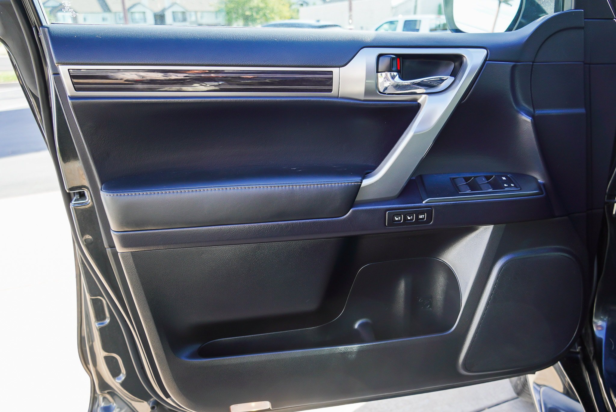 Used 2023 Lexus GX 460 Premium w/ Accessory Package AWD/4WD image 21