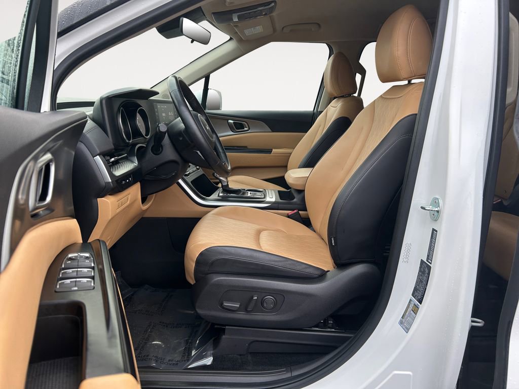 Used 2024 Kia Carnival LX image 15