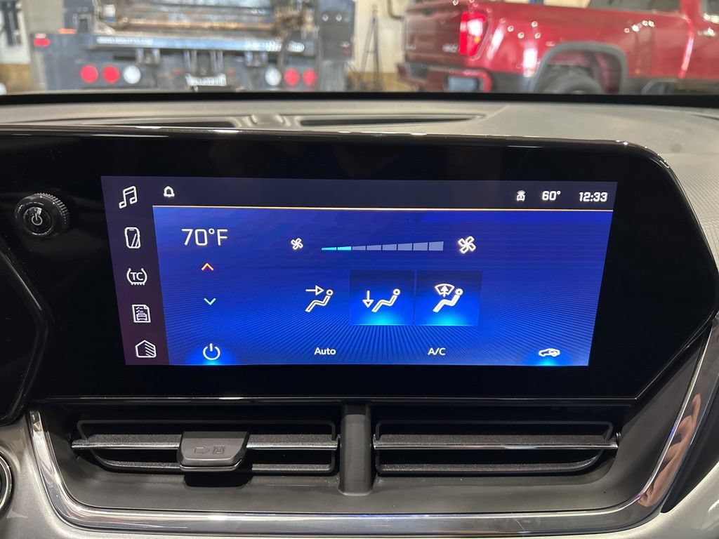 Used 2025 Chevrolet Trax LT FWD image 25