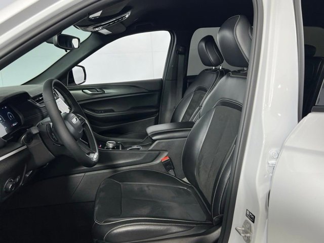 Used 2023 Jeep Grand Cherokee Altitude image 27