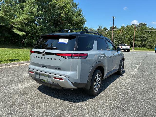 Used 2022 Nissan Pathfinder SL w/ SL Black Package image 4