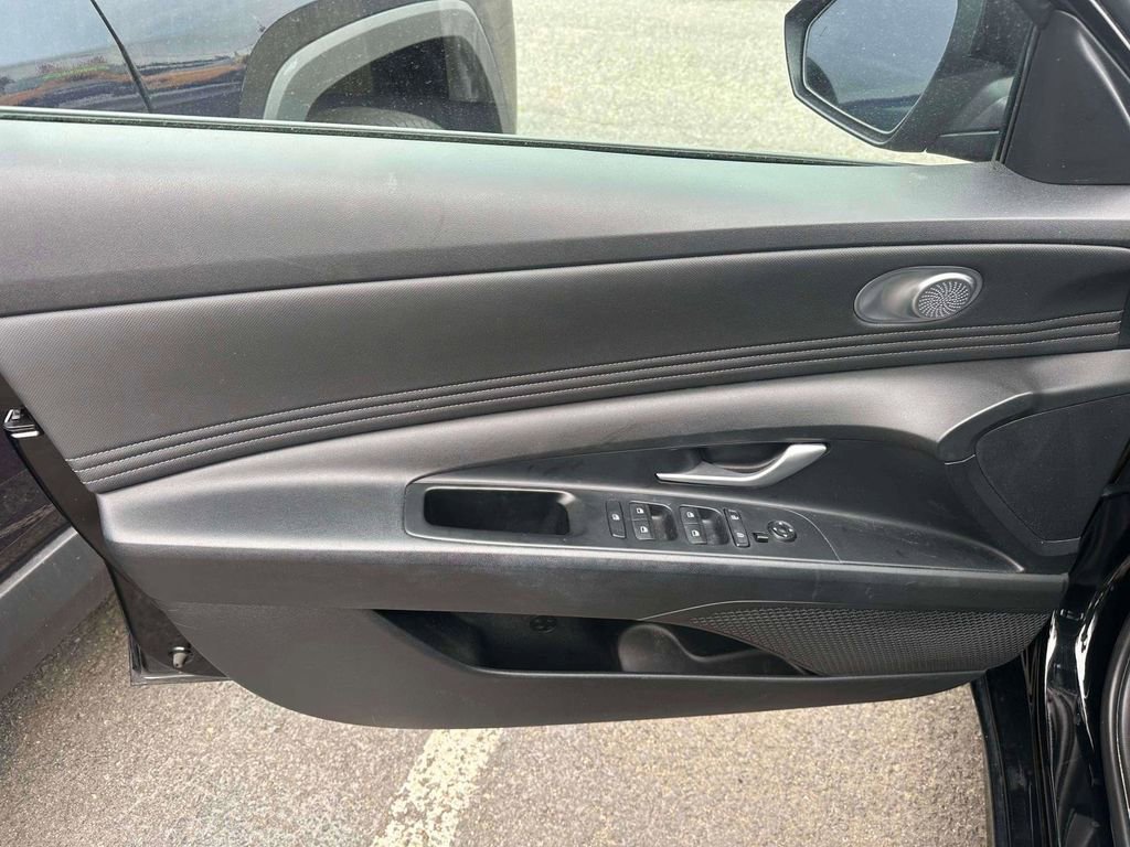 Used 2023 Hyundai Elantra SEL w/ Convenience Package FWD image 13