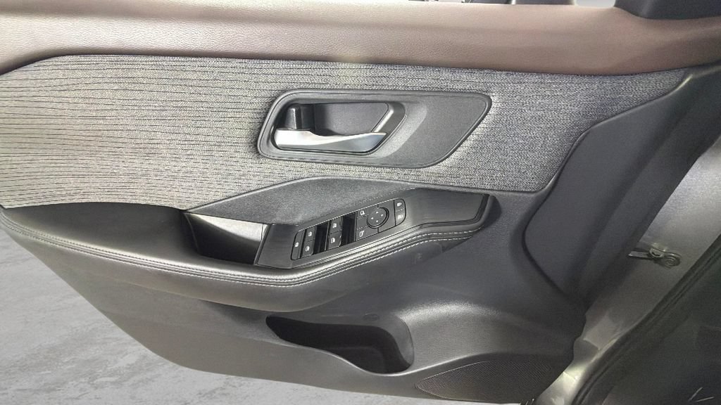 Used 2021 Nissan Rogue SV FWD image 25