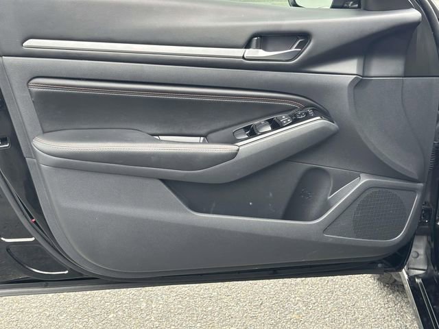 Used 2023 Nissan Altima 2.5 SR w/ SR Premium Package image 13