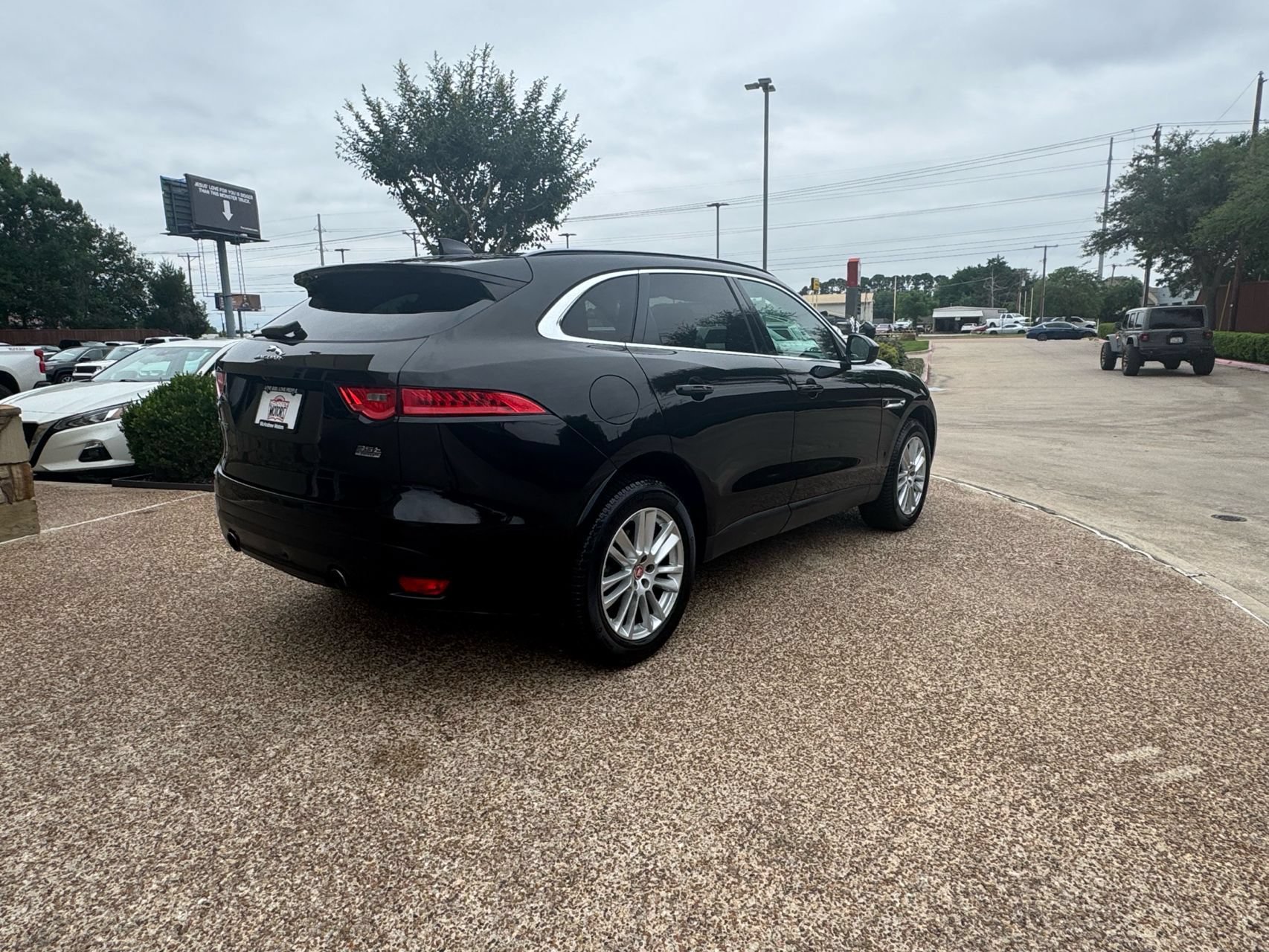 Used 2017 Jaguar F-PACE Prestige AWD/4WD image 7