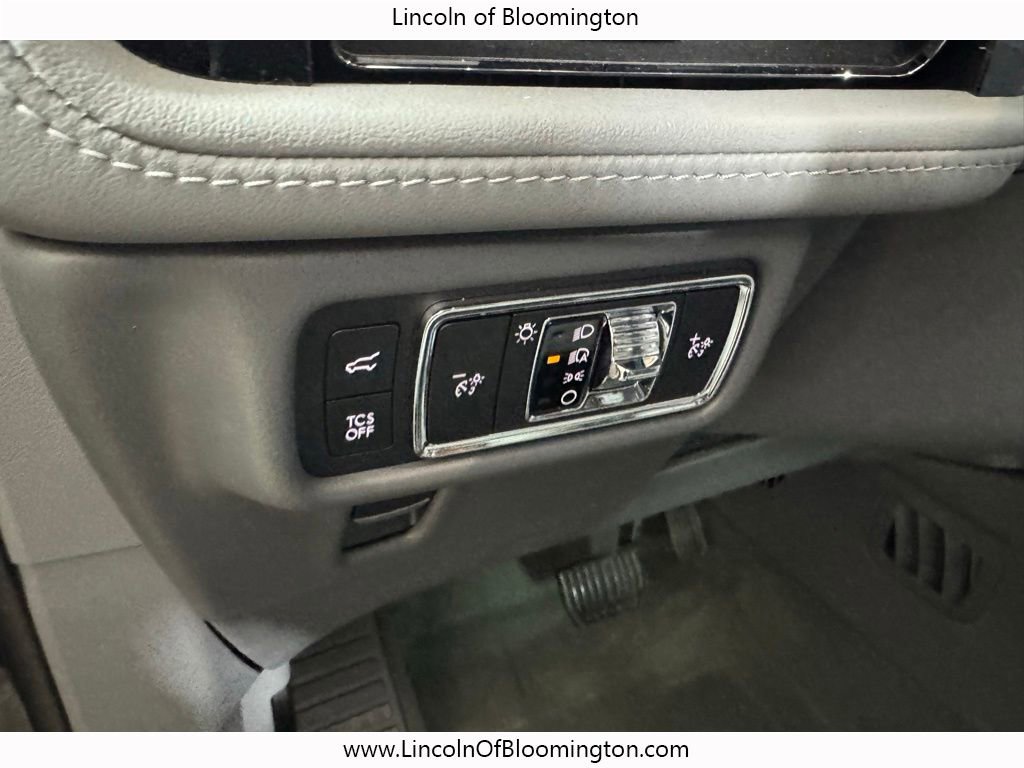 Certified 2023 Lincoln Nautilus Reserve w/ Luxury Package image 35