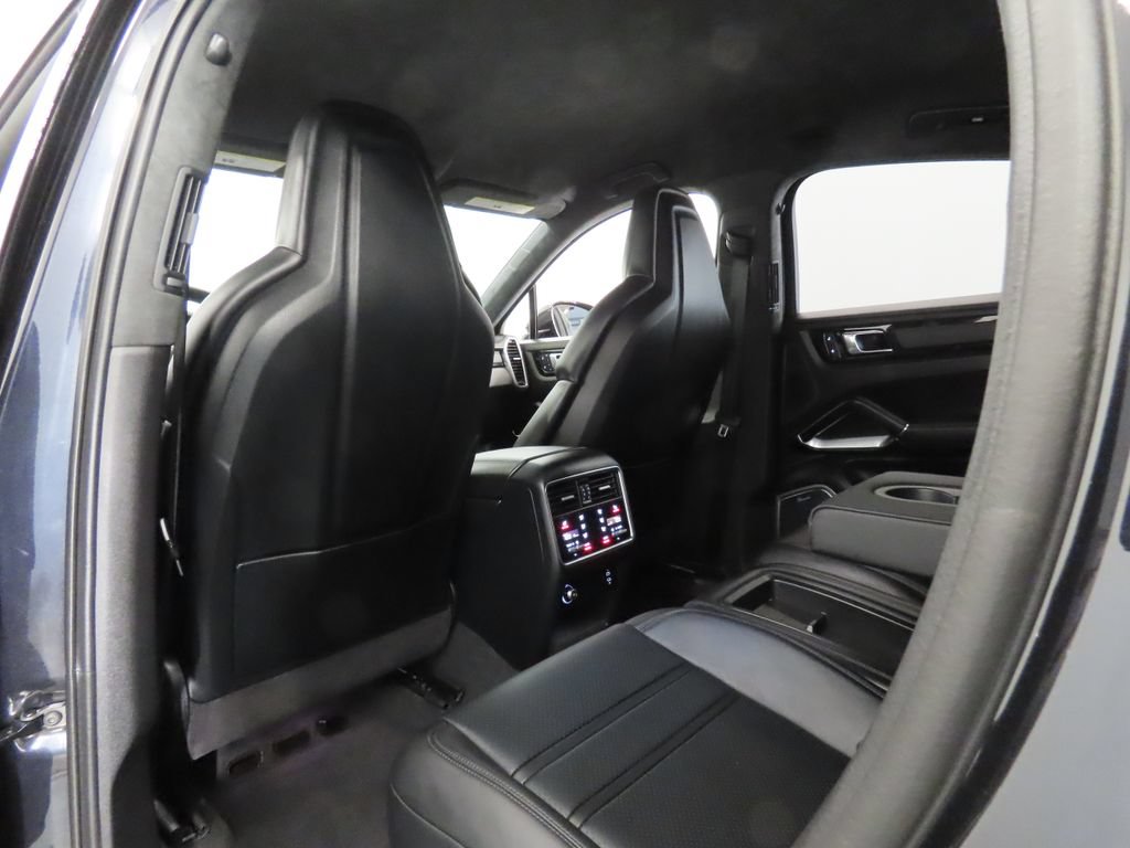 Certified 2022 Porsche Cayenne Turbo GT AWD/4WD image 43