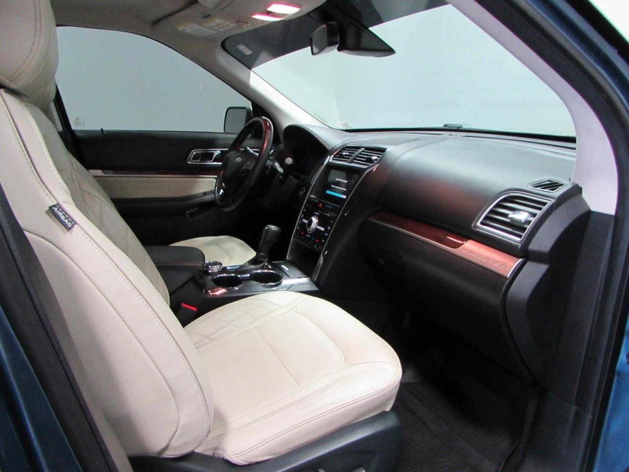 Used 2018 Ford Explorer Platinum AWD/4WD image 17