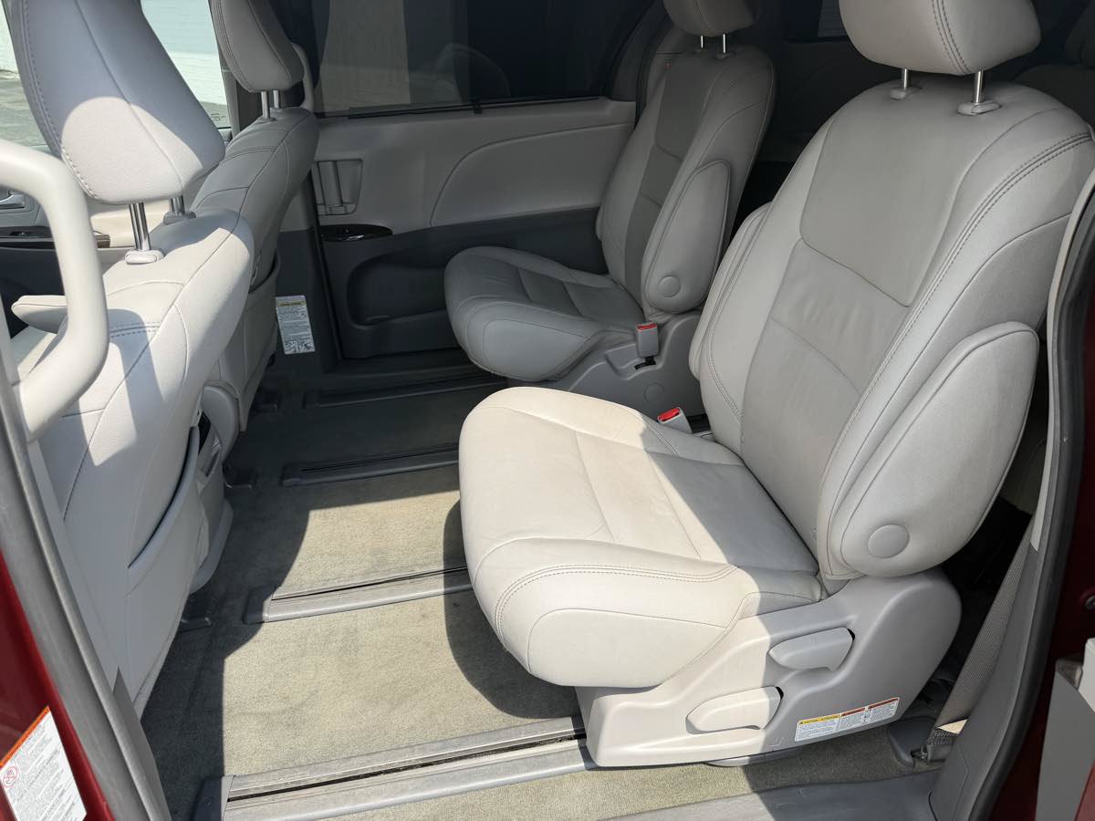 Used 2017 Toyota Sienna XLE AWD/4WD image 14