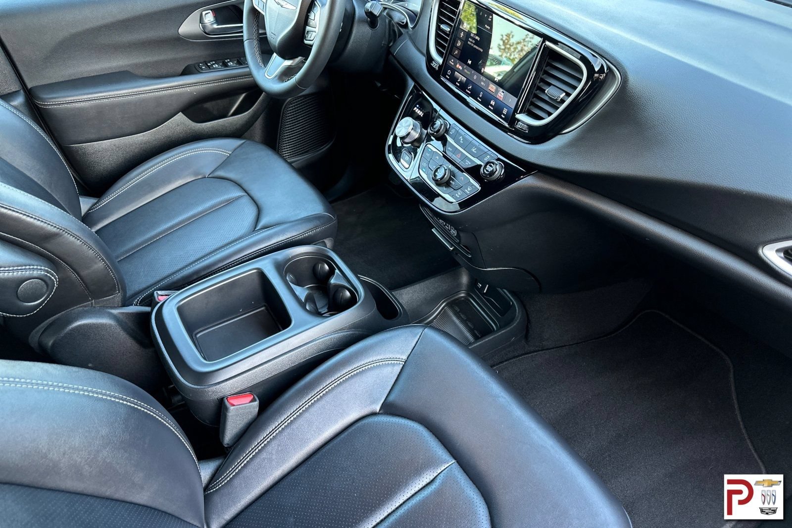 Used 2025 Chrysler Pacifica Select FWD image 20