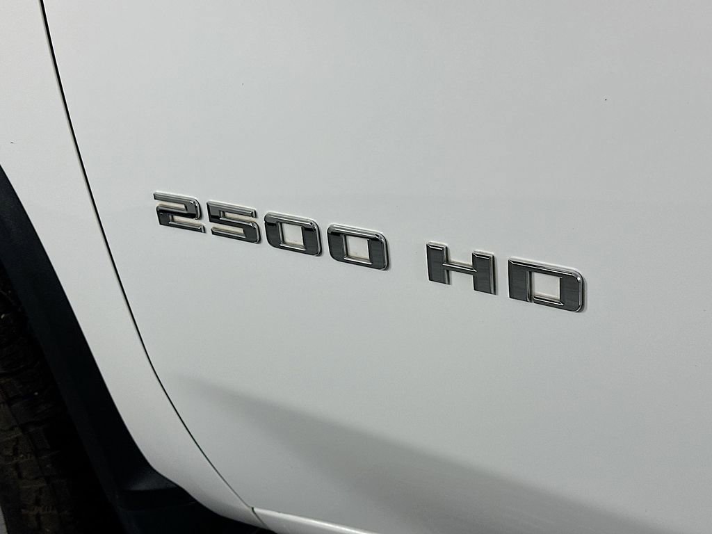 Used 2023 Chevrolet Silverado 2500 Custom AWD/4WD image 28