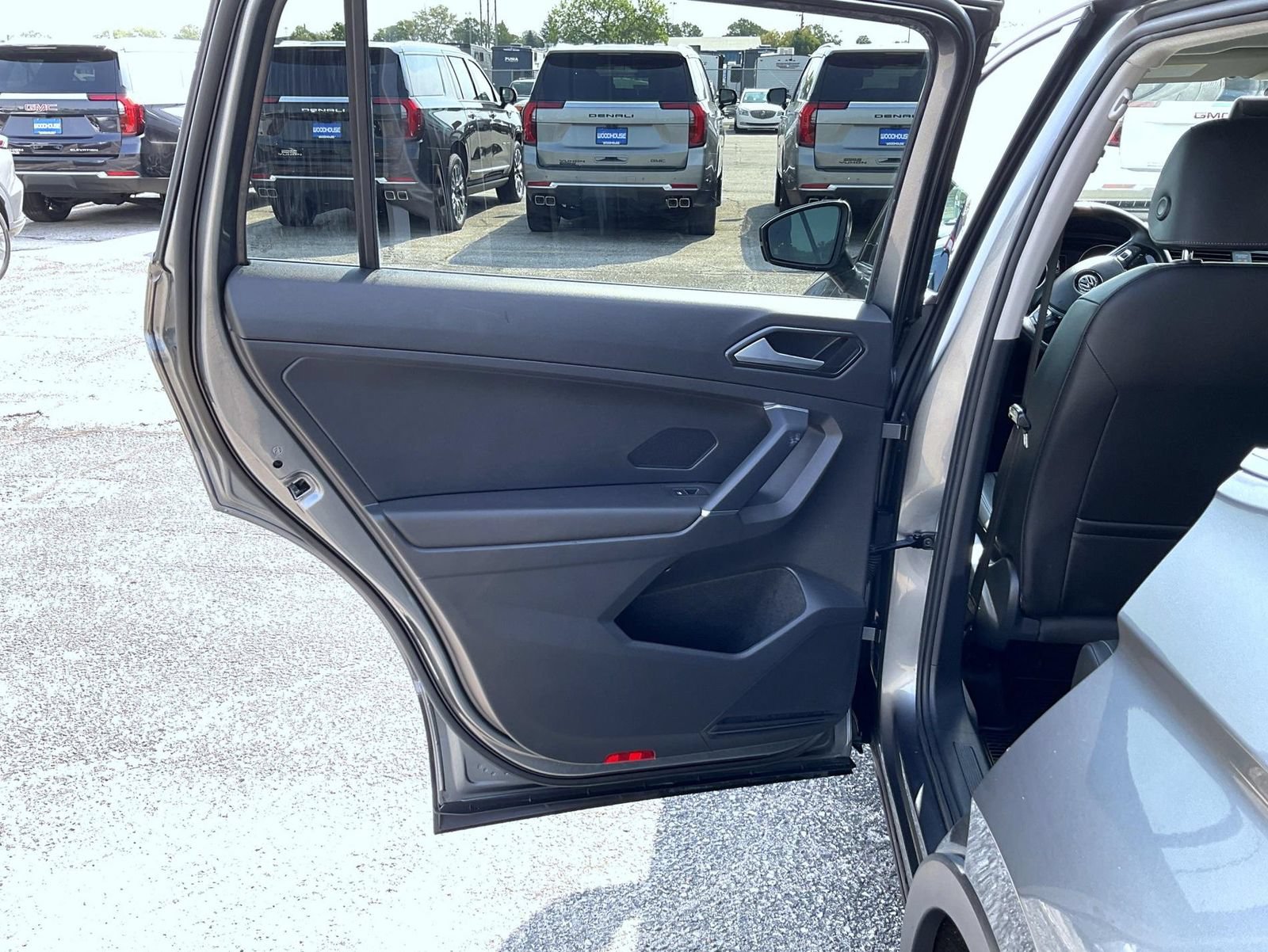 Used 2018 Volkswagen Tiguan SE w/ 3rd Row Seat Package AWD/4WD image 20