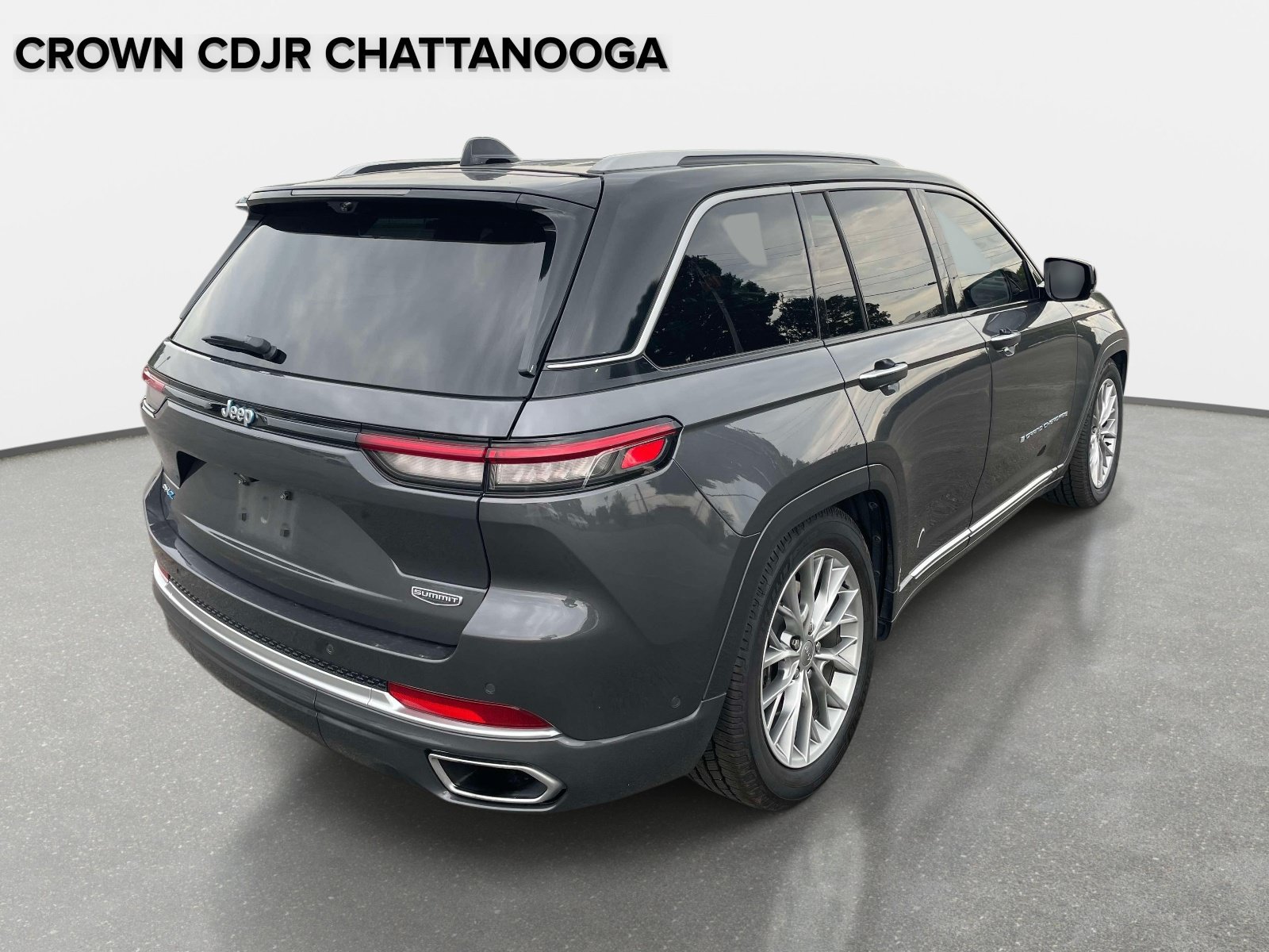 Used 2022 Jeep Grand Cherokee Summit w/ Advanced Protech Group IV AWD/4WD image 6