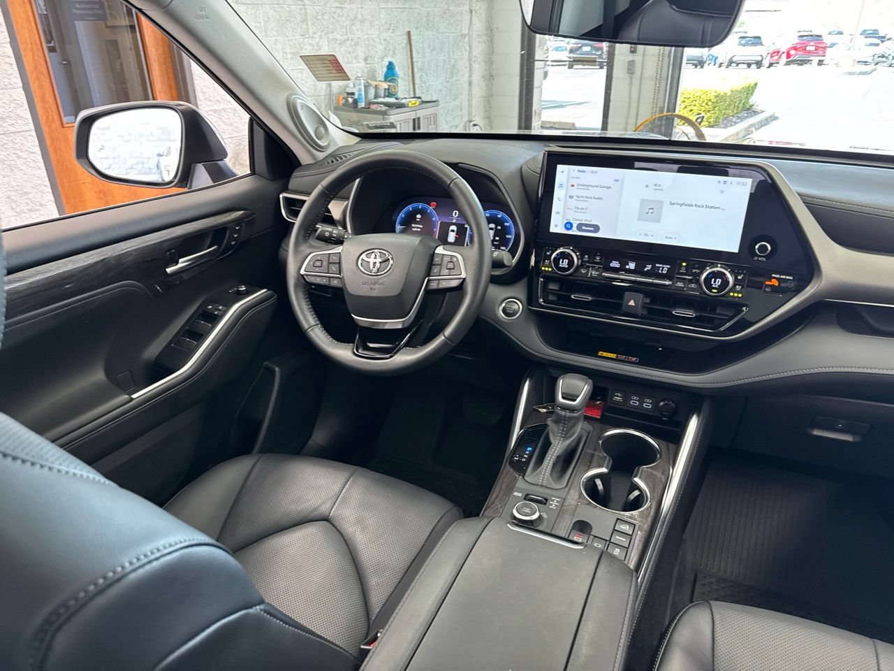 Used 2026 Toyota Highlander Limited AWD/4WD image 47