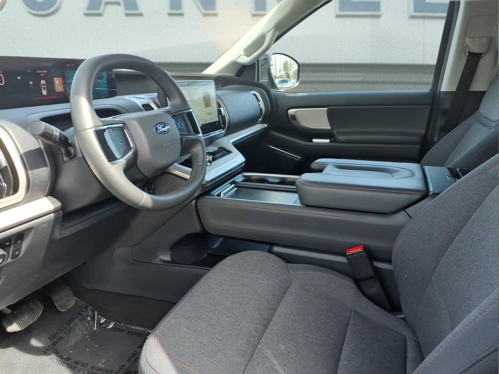 Used 2025 Ford Expedition Active image 15