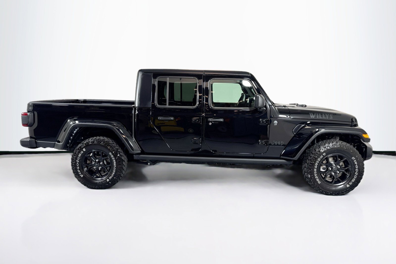 Used 2025 Jeep Gladiator Sport image 4