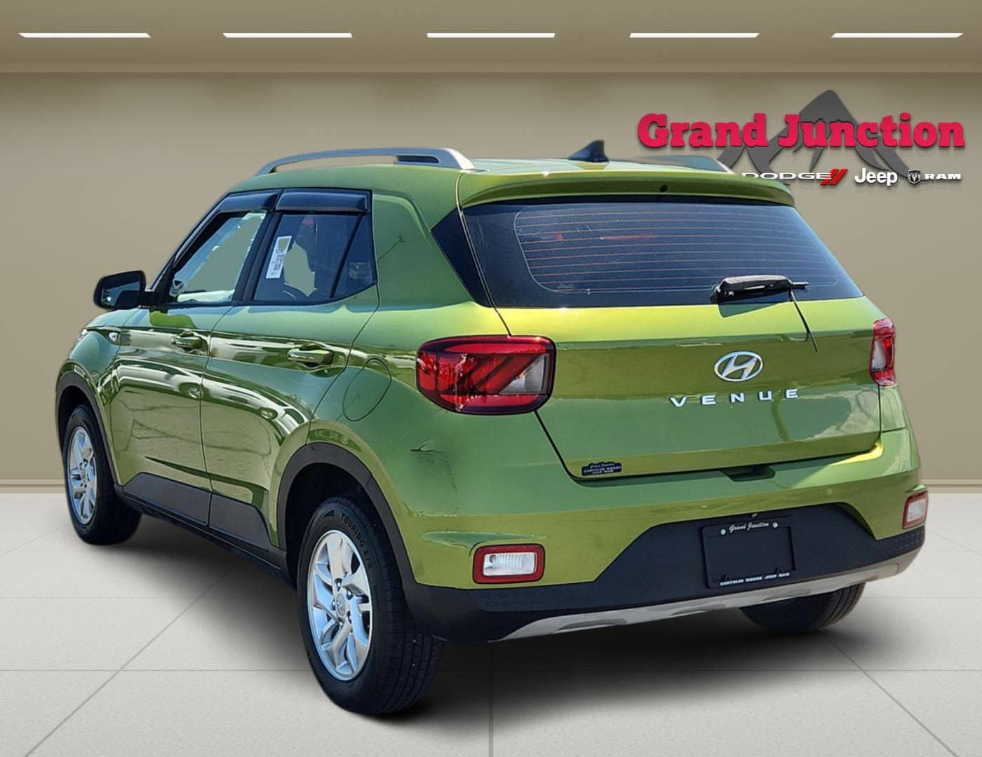Used 2020 Hyundai Venue SEL FWD image 5