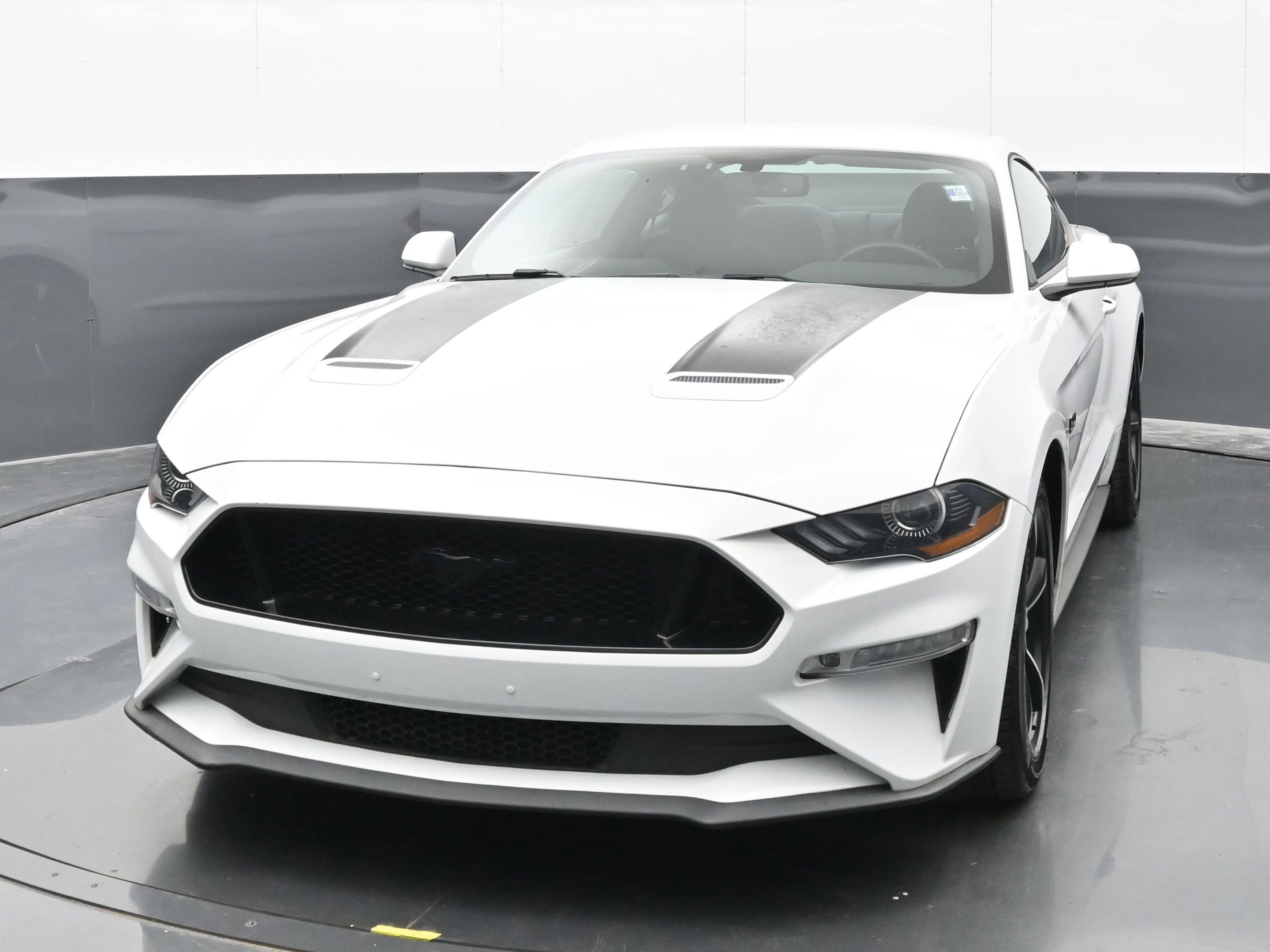 Used 2018 Ford Mustang GT image 3