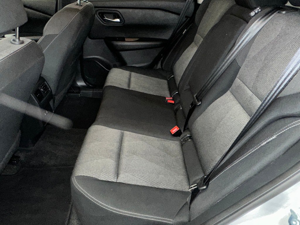 Used 2024 Nissan Rogue SV AWD/4WD image 17