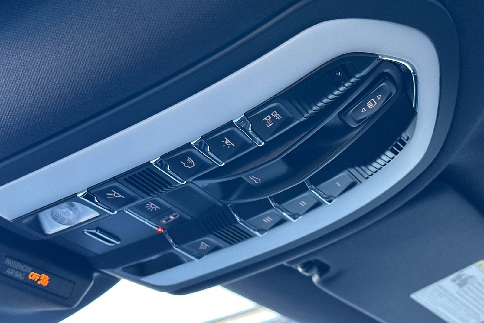 New 2026 Porsche Macan Turbo image 21